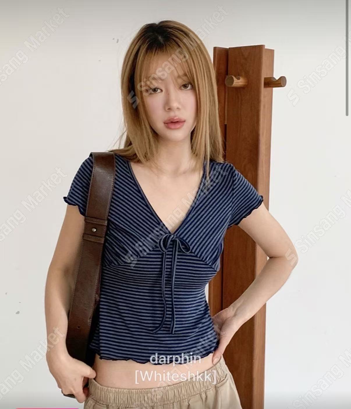 簡約又有型嘅間條上衣和白色長裙